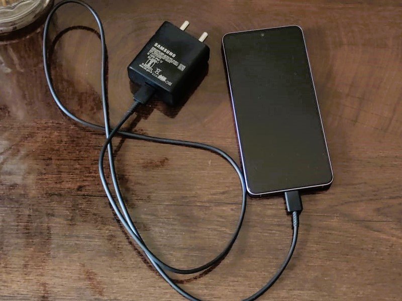 Samsung Galaxy S26 Review: Why This Phone Slowly Grew on Me Samsung Galaxy S26 charging during night setup